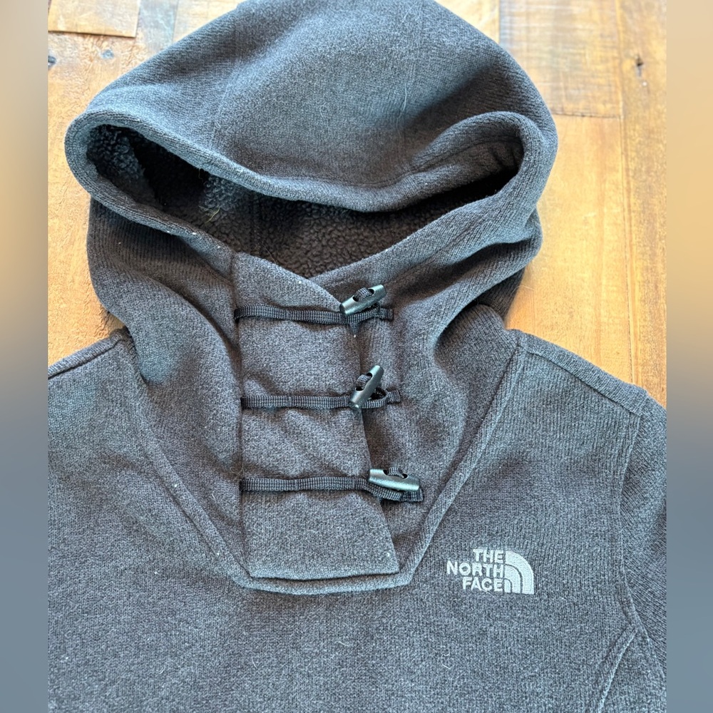 The North Face pull over - Small